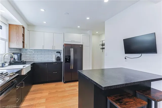 Additional image 11 of 5475 Lakeshore Rd Unit 54