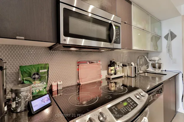 Additional image 6 of 170 Fort York Blvd Unit 201