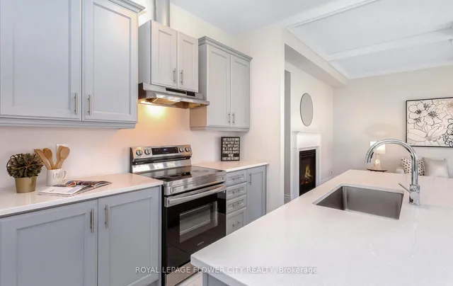 Additional image 21 of 25 Icon St