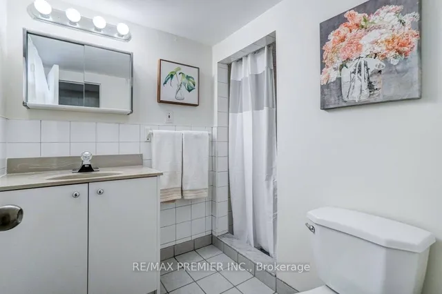 Additional image 28 of 73 Lanark Ave