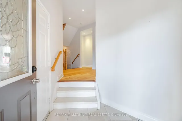 Additional image 4 of 961 Knotty Pine Grve