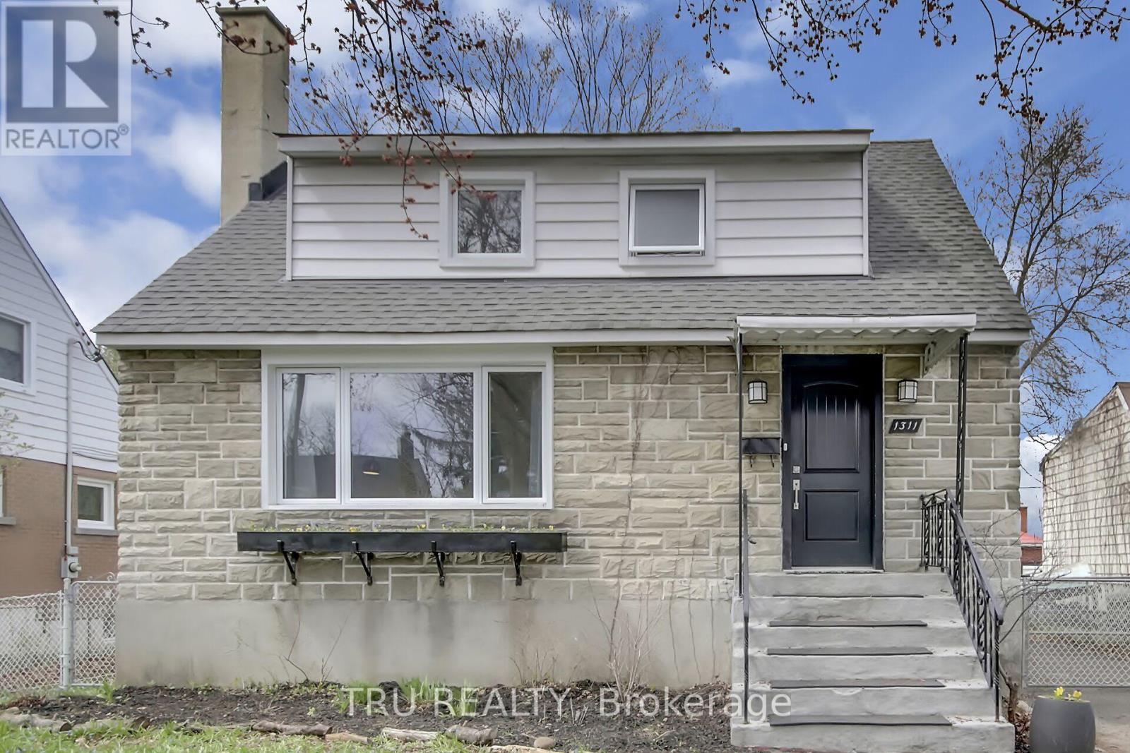 1311 LAPERRIERE AVENUE|Ottawa, Ontario K1Z7R9