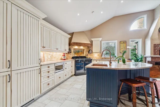 Additional image 18 of 246 Albion Ave