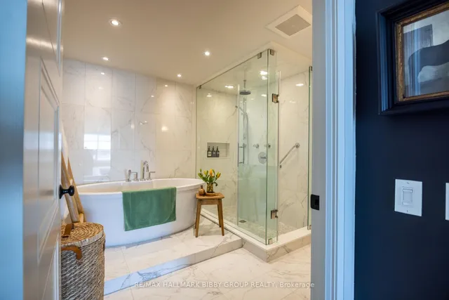 Additional image 20 of 460 Queens Quay Unit 903E