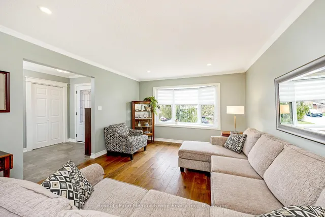 Additional image 11 of 738 Robertson Cres