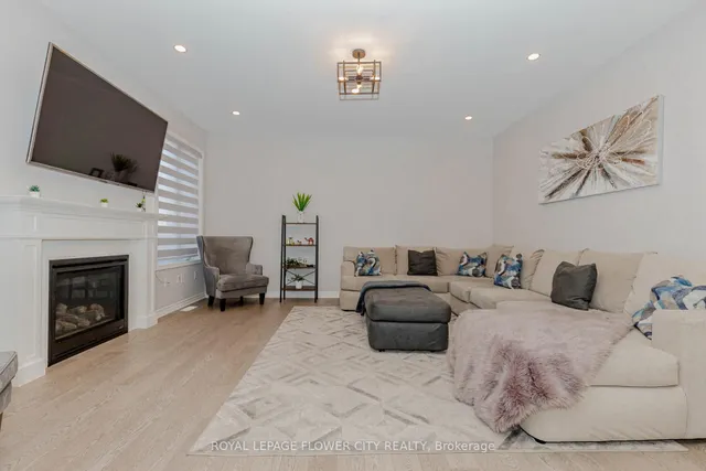 Additional image 20 of 1371 Lobelia Cres