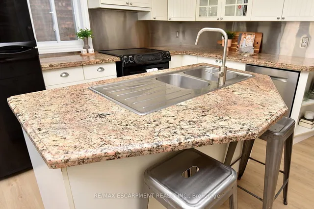 Additional image 18 of 364 Charlton Ave