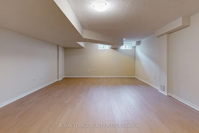 Additional image 33 of 37 Teal Crest Circ