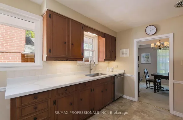 Additional image 16 of 36 Boxwood Rd