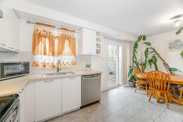 Additional image 13 of 71 Giraffe Ave