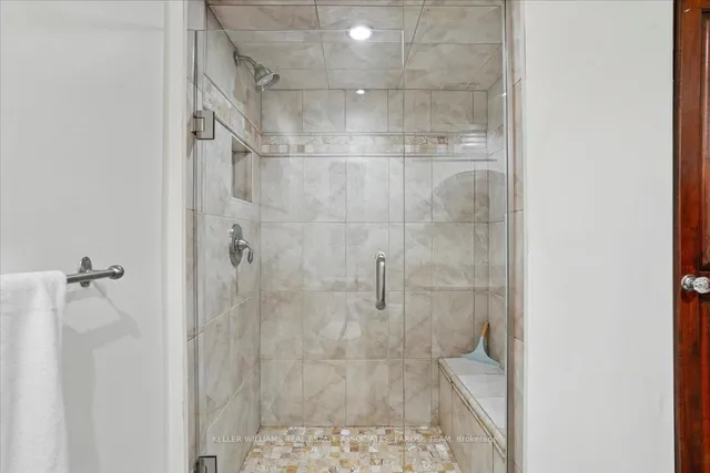 Additional image 38 of 1245 Greeniaus Rd