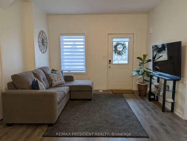 Additional image 6 of 590 North Service Rd Unit 14