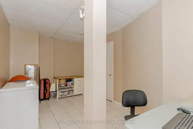 Additional image 38 of 243 Cresthaven Rd