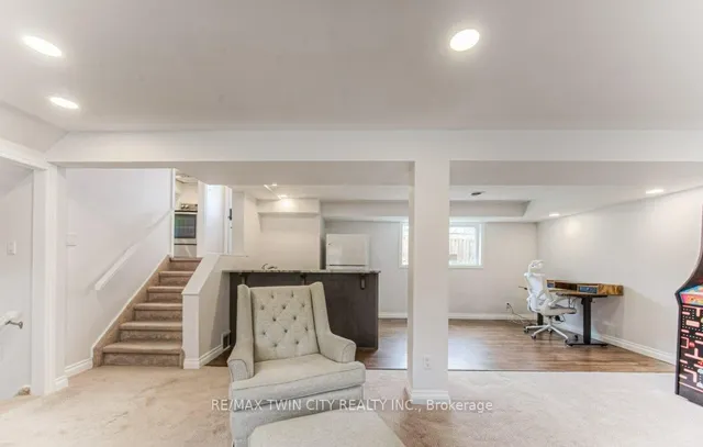 Additional image 23 of 111 Martinglen Cres