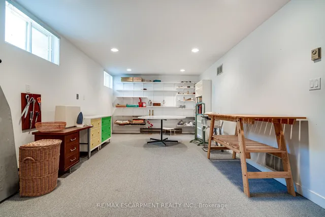 Additional image 39 of 65 Golfview Cres