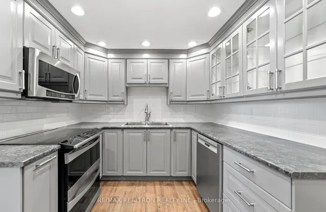 Additional image 17 of 130 Neptune Dr Unit 702