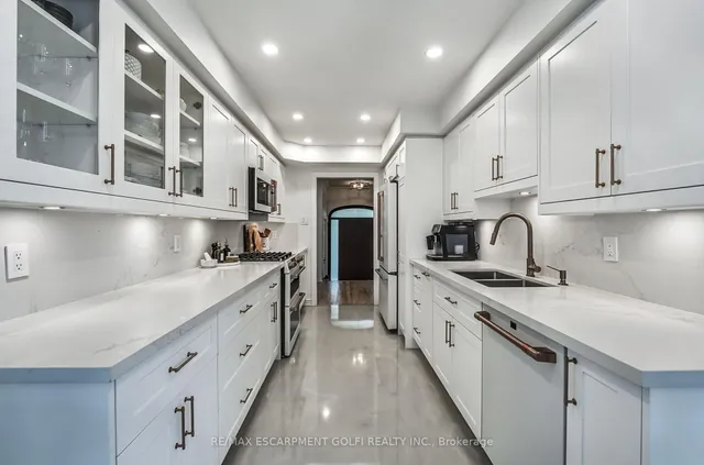 Additional image 9 of 1 Tristan Crt