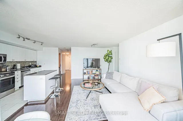 Additional image 15 of 81 Navy Wharf Crt Unit 2710