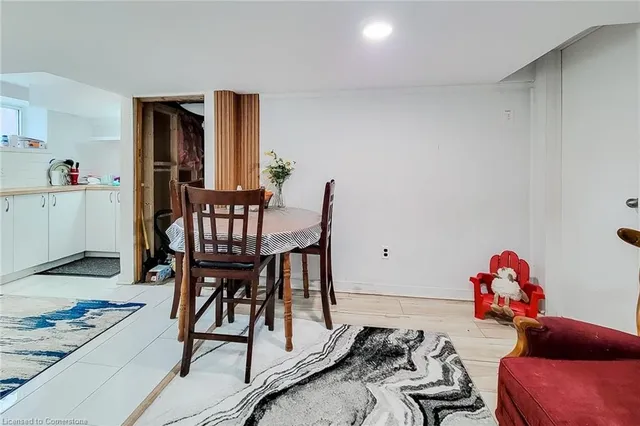 Additional image 30 of 698 Upper Sherman Ave