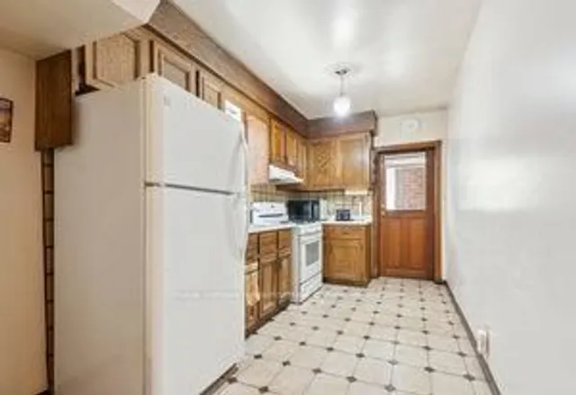 Additional image 19 of 38 Fernbank Ave