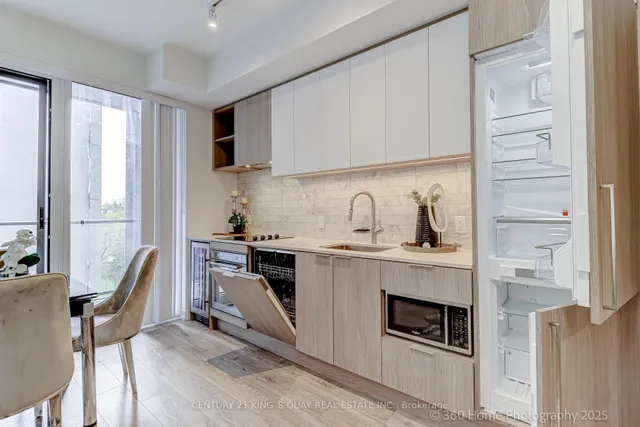 Additional image 11 of 2020 Bathurst St Unit 601