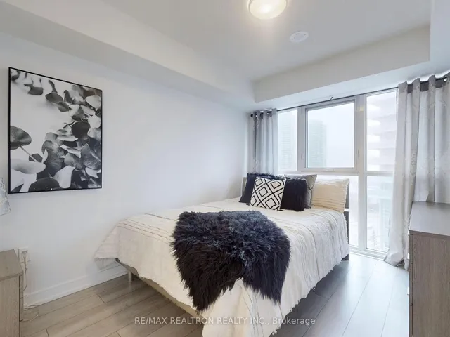 Additional image 24 of 225 Village Green Sq Unit 803