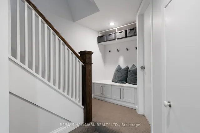 Additional image 33 of 176 Melrose Ave