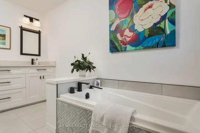 Additional image 26 of 327A Lake Promenade N/A