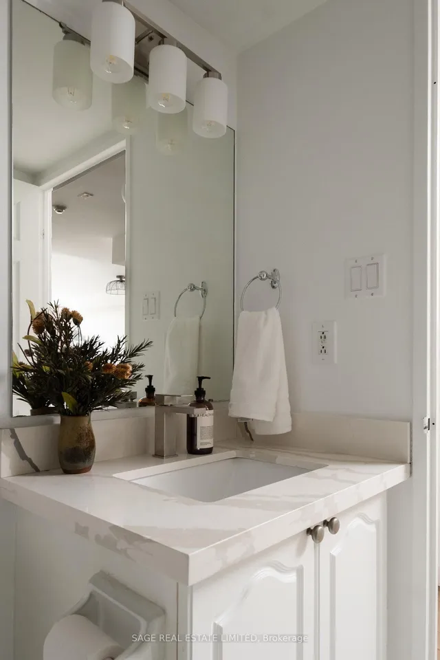 Additional image 24 of 801 King St Unit 420