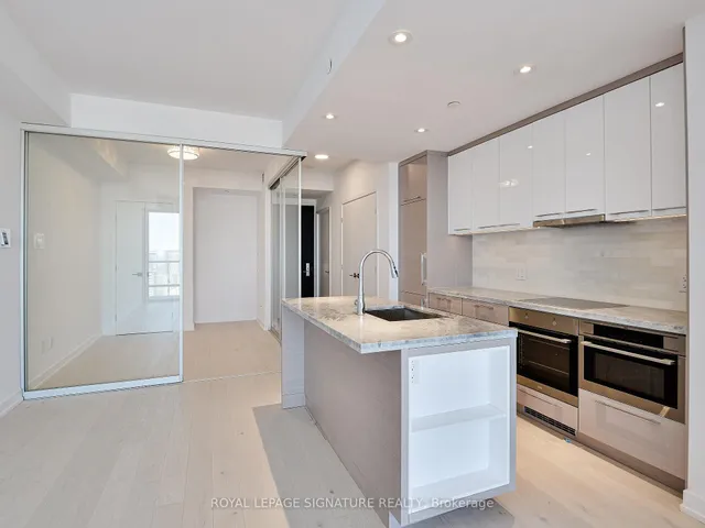 488 University Ave Unit 3805