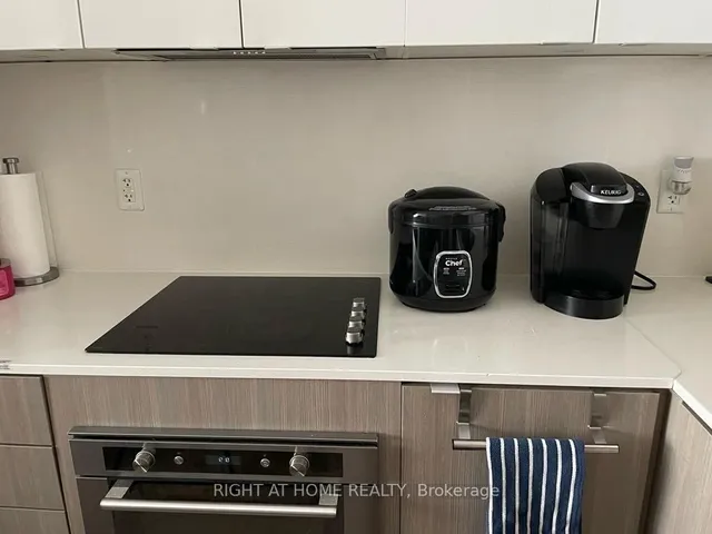 Additional image 7 of 5220 Dundas St Unit D319