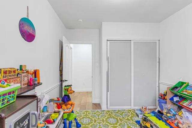 Additional image 27 of 292 Woodward Ave