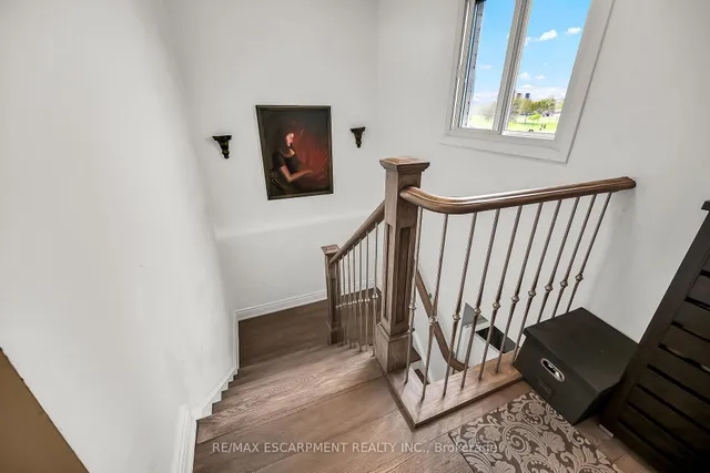 Additional image 32 of 707 Upper Wentworth St