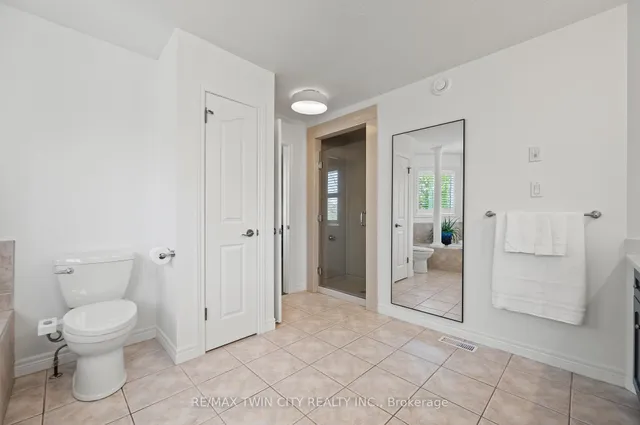 Additional image 28 of 533 Falconridge Cres