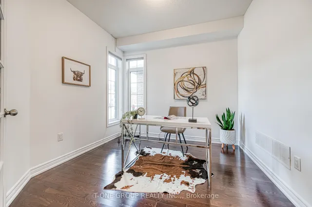 Additional image 18 of 33 Ezra Cres