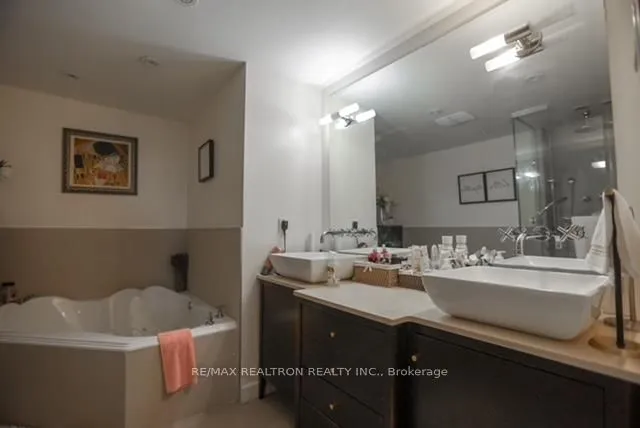 Additional image 12 of 401 Queens Quay Unit 403