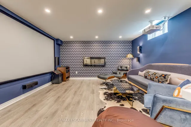 Additional image 37 of 12 Riva Crt