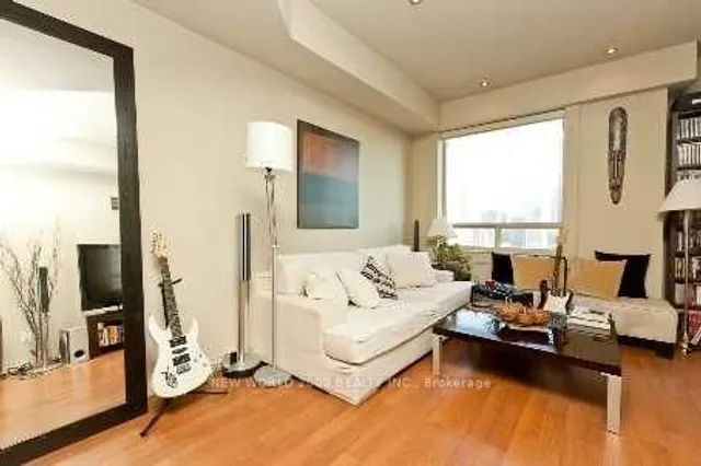 Additional image 3 of 633 Bay St Unit Ph09