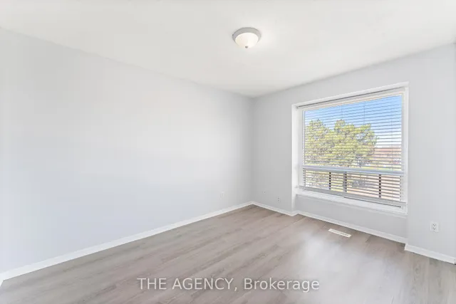 Additional image 14 of 35 McMullen Cres Unit 35