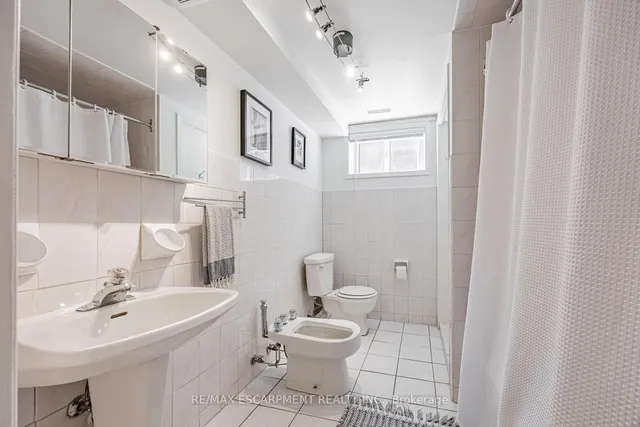 Additional image 31 of 35 Woodenhill Crt