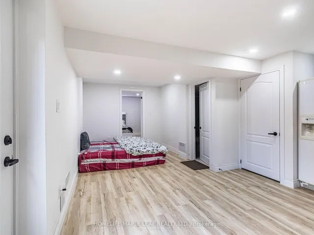 Additional image 32 of 144 Bloomsbury Ave