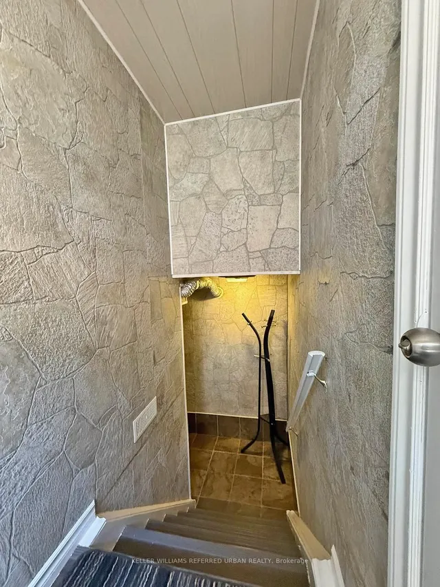 Additional image 20 of 6 Elmhurst Dr