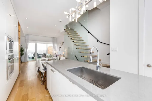 Additional image 26 of 536A Eglinton Ave