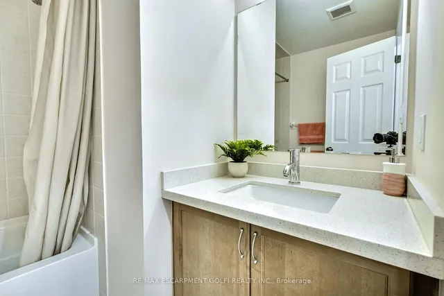 Additional image 16 of 4043 Gunby Cres