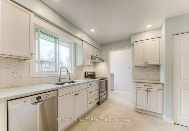 Additional image 15 of 111 Martinglen Cres