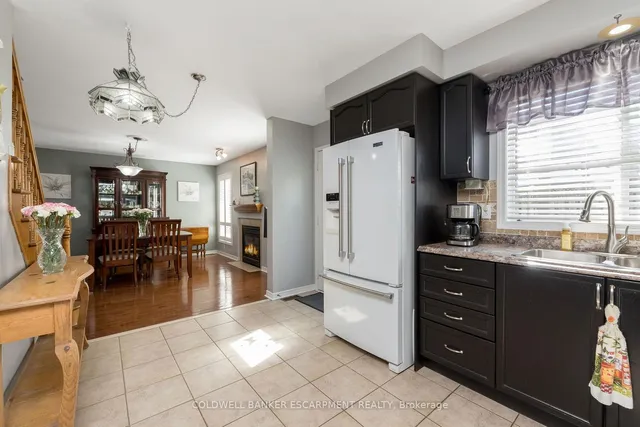 Additional image 16 of 593 Caverhill Cres