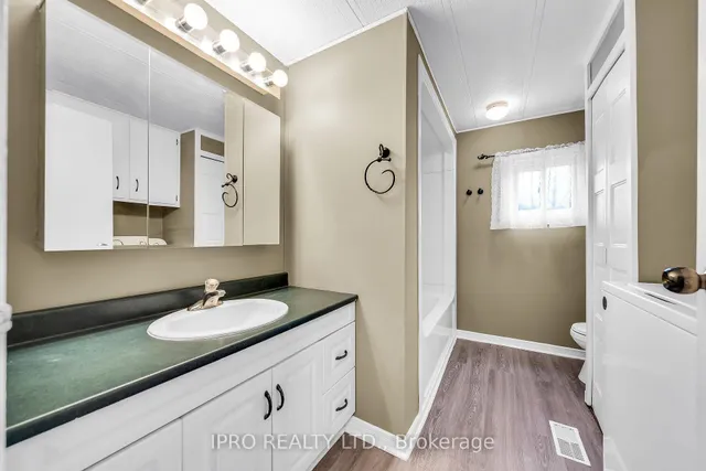 Additional image 16 of 137 Maple Cres