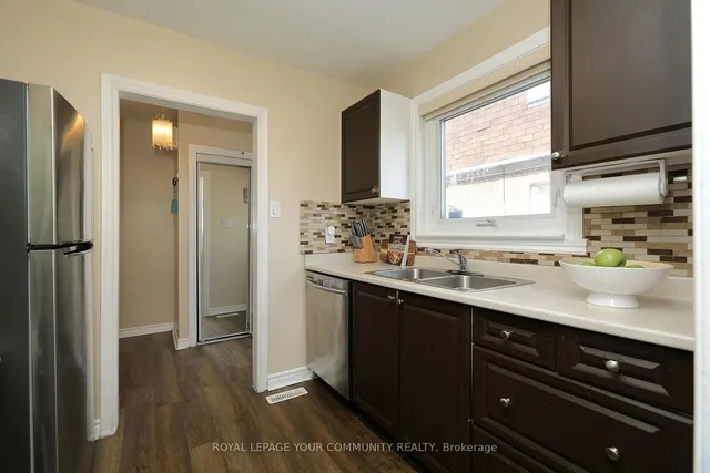 Additional image 9 of 23 Town House Cres