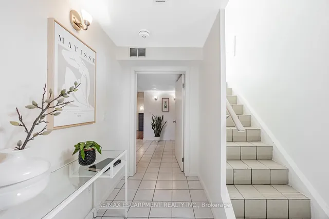 Additional image 25 of 35 Woodenhill Crt