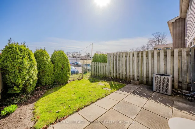 Additional image 24 of 25 Upper Canada Dr Unit 33